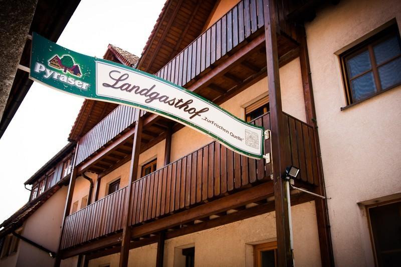 Hotel Zur frischen Quelle Oberasbach Exterior foto