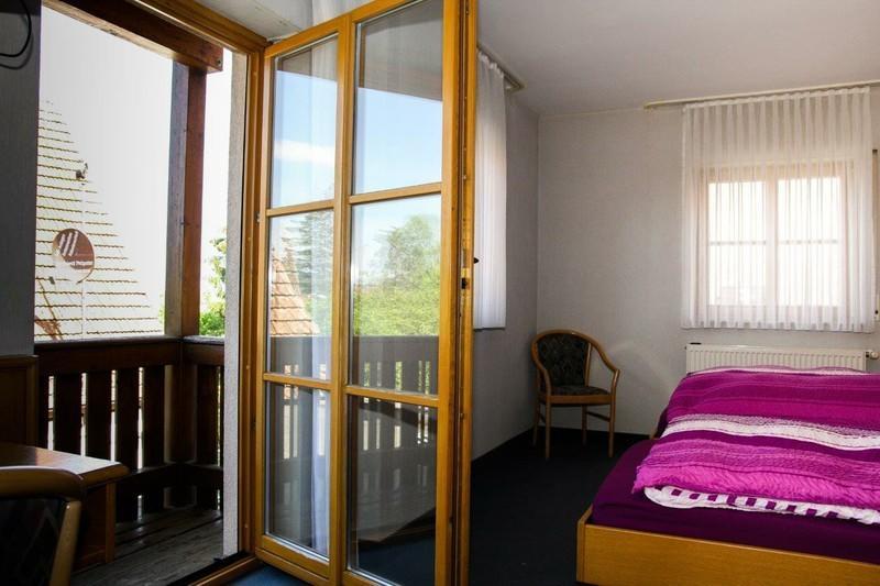 Hotel Zur frischen Quelle Oberasbach Exterior foto