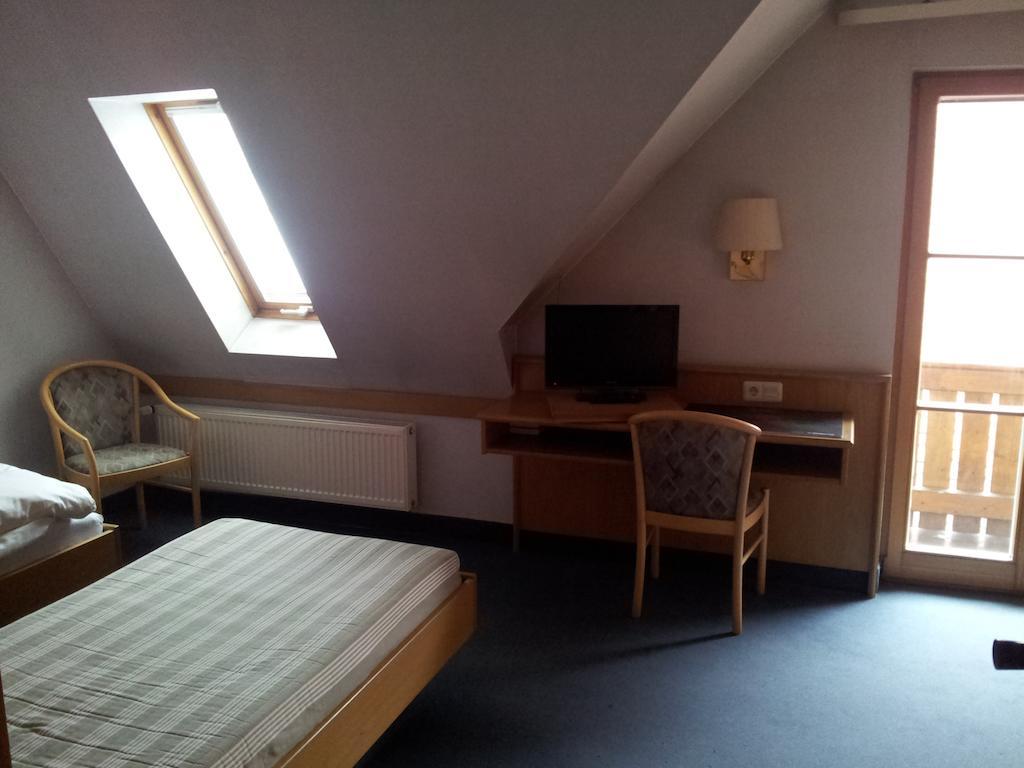 Hotel Zur frischen Quelle Oberasbach Zimmer foto