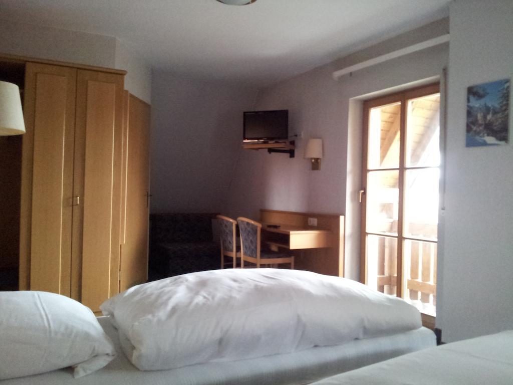 Hotel Zur frischen Quelle Oberasbach Zimmer foto