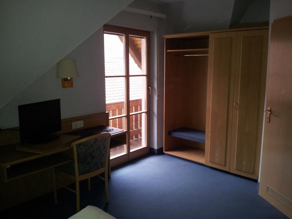 Hotel Zur frischen Quelle Oberasbach Zimmer foto